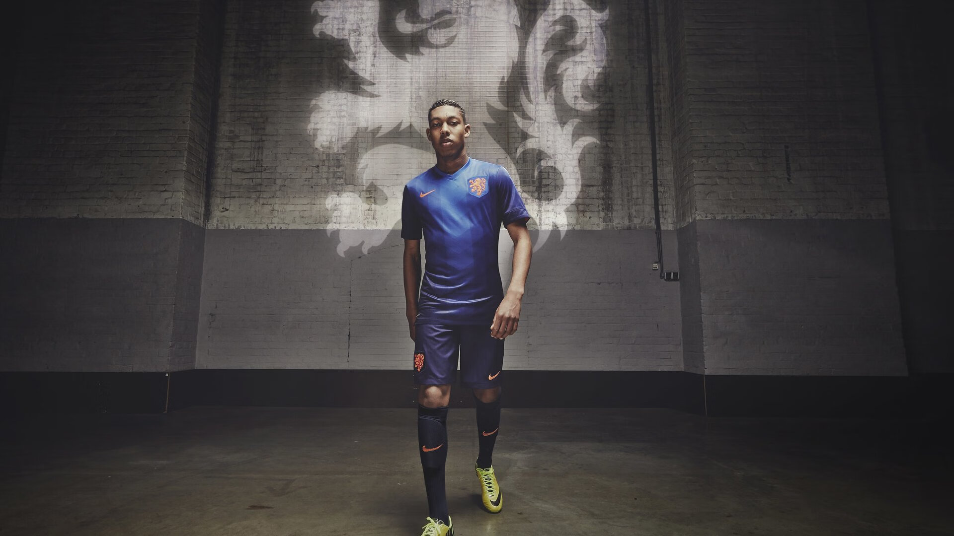 西甲裁判团队引入语言模型提高多国籍球员间语义公正性，意甲足球裁判